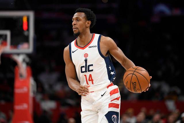 萨卡女友参加伦敦时尚大奖 蕾哈娜和玛雅等也参加